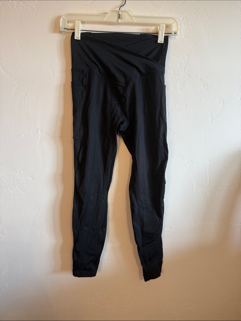 HALARA Black High-Waist Crossover Leggings